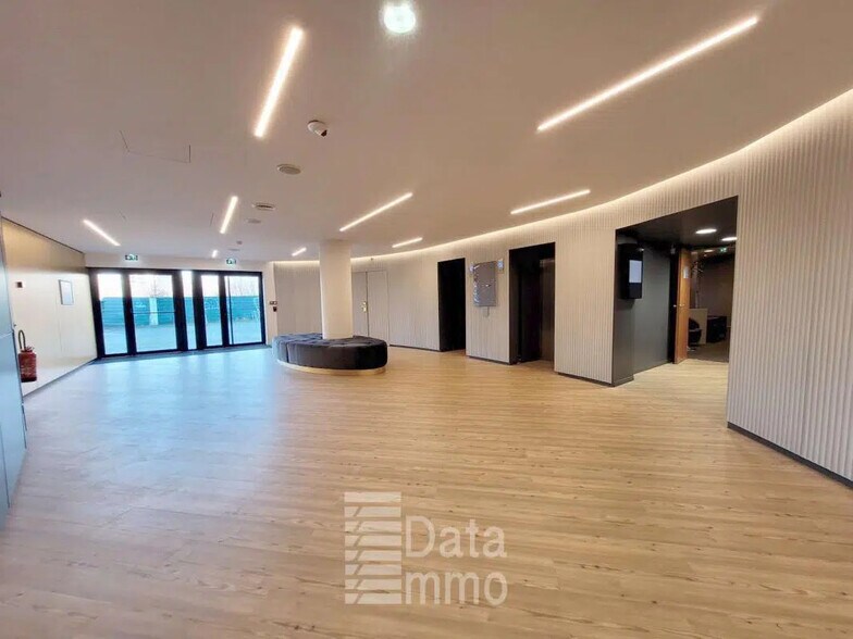 2 Rue Du Centre, Noisy-le-Grand à louer - Photo de l’immeuble – Image 3 sur 17