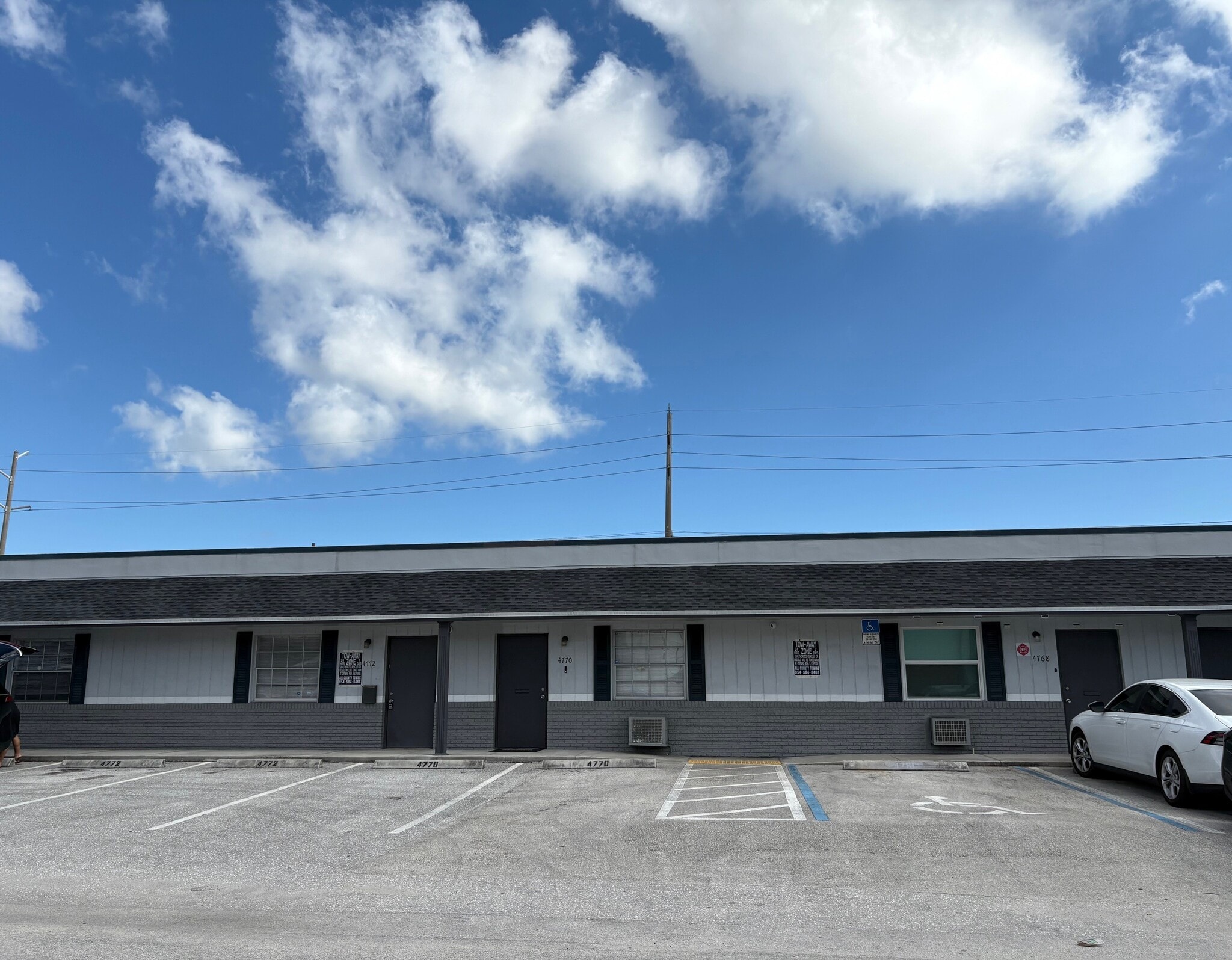 4861-4875 NE 12th Ave, Fort Lauderdale, FL à louer Photo de l’immeuble– Image 1 sur 1