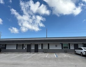 4861-4875 NE 12th Ave, Fort Lauderdale, FL à louer Photo de l’immeuble– Image 1 sur 1