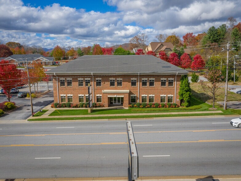 1985 Hendersonville Rd, Asheville, NC à louer - Photo de l’immeuble – Image 1 sur 24