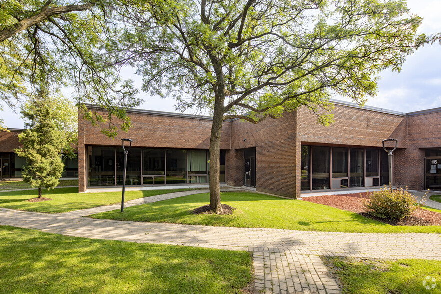 80 Galaxy Blvd, Toronto, ON à louer - Photo de l’immeuble – Image 3 sur 9