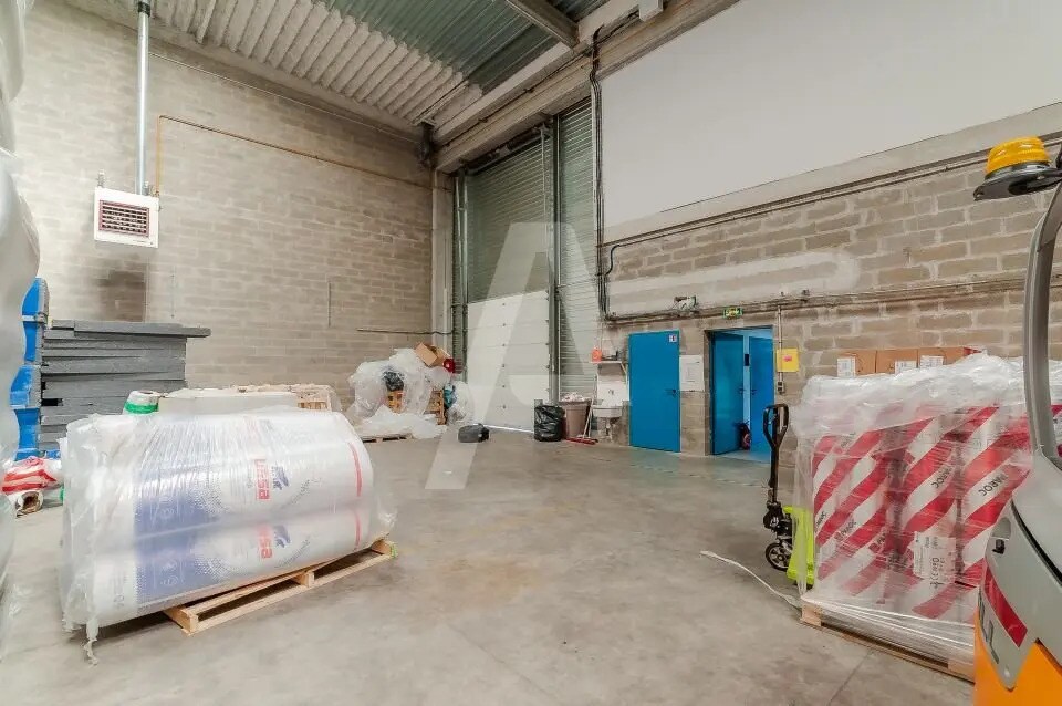 Local d’activités dans Ivry-sur-Seine à louer Photo de l’immeuble– Image 1 sur 11