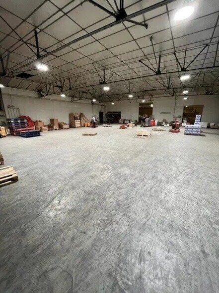 Local d'activités dans Varennes-lès-Mâcon à vendre - Photo de l’immeuble – Image 3 sur 6