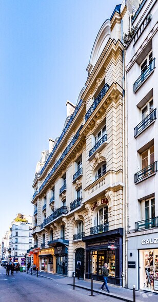 8 Rue De Lévis, Paris à louer - Photo de l’immeuble – Image 2 sur 2