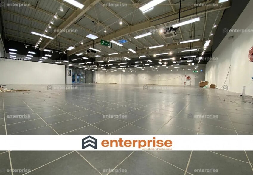 Local commercial dans Chambly à louer - Photo intérieure – Image 1 sur 3