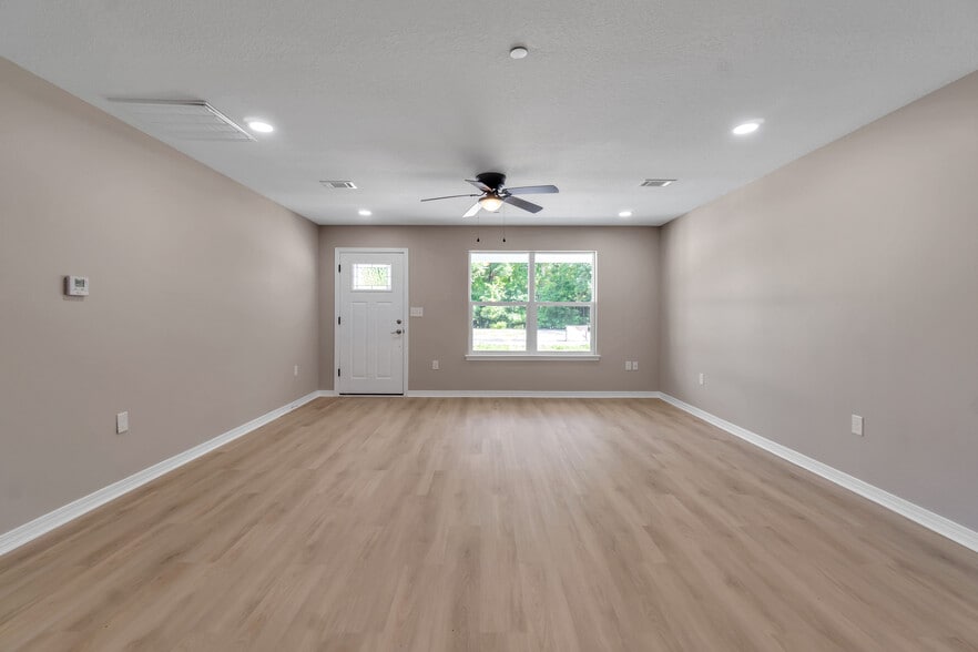 50 Fulton Ave, Pensacola, FL à vendre - Photo intérieure – Image 3 sur 15