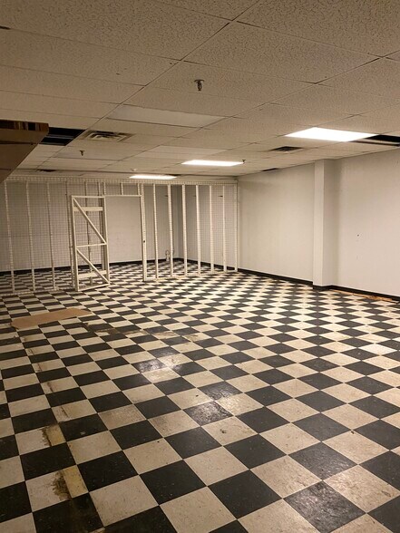 1862 E Main St, Bridgeport, CT à vendre - Photo intérieure – Image 2 sur 12
