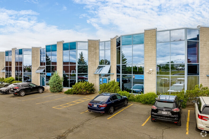 3650 Boul Matte, Brossard, QC à louer - Photo de l’immeuble – Image 3 sur 18