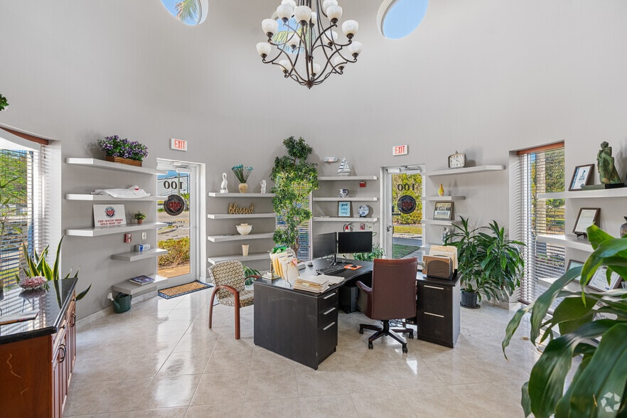 1850 NW 15th Ave, Pompano Beach, FL à louer - Photo intérieure – Image 2 sur 11