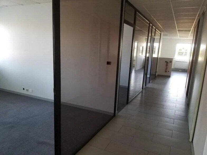 Bureau dans Épron à louer - Photo de l’immeuble – Image 2 sur 5