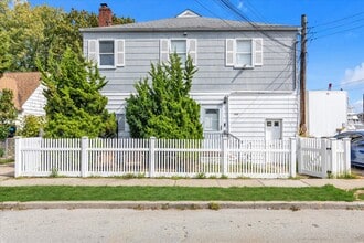 105 Eastern Pky, Baldwin, NY à louer Photo intérieure– Image 2 sur 7