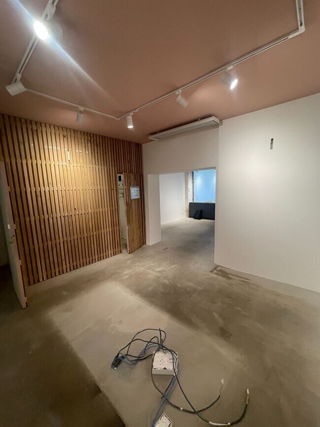 Plus de détails pour Local commercial à vendre