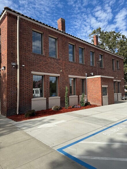 123 Sycamore Ave, Manteca, CA à louer - Photo de l’immeuble – Image 3 sur 23