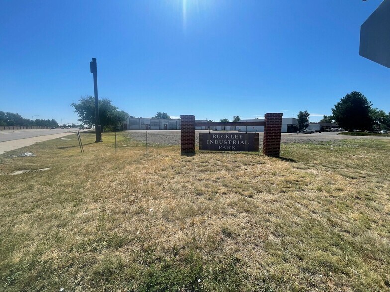597 Olathe St, Aurora, CO à vendre - Photo de l’immeuble – Image 2 sur 31
