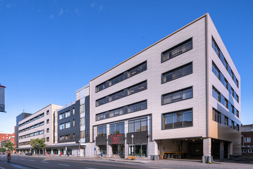 730-750 Boul Charest E, Québec, QC à louer - Photo principale – Image 1 sur 1