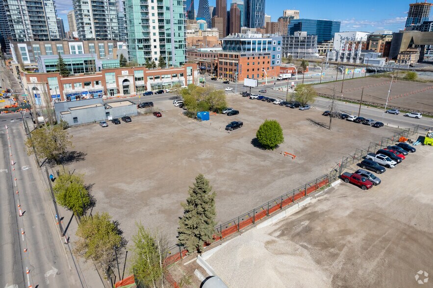 508 12th Ave SE, Calgary, AB à vendre - Aérien – Image 2 sur 4