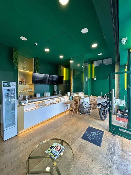 Local commercial dans Paris à louer - Photo de l’immeuble – Image 2 sur 10