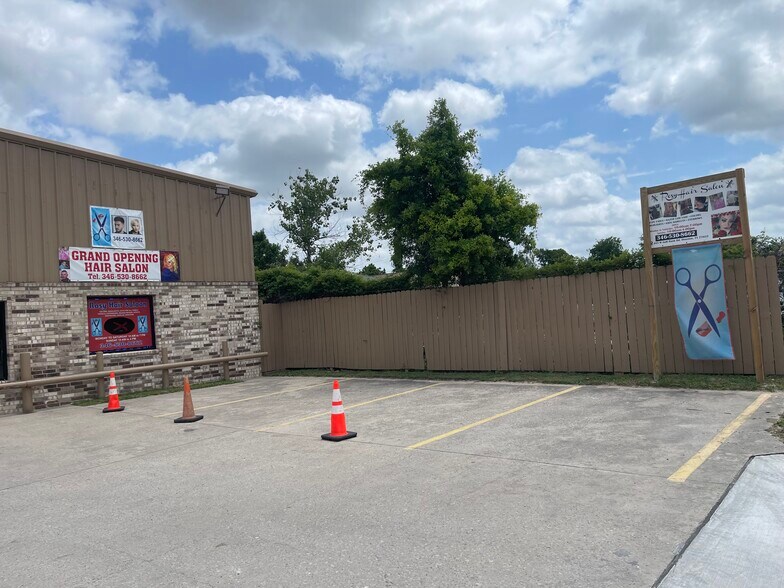 461 W Gulf Bank Rd, Houston, TX à louer - Photo de l’immeuble – Image 2 sur 22