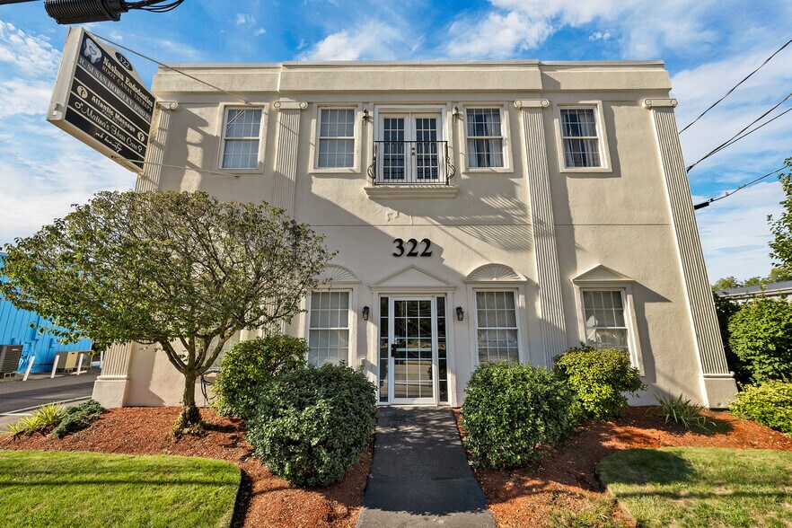 322 Amherst St, Nashua, NH à louer - Photo de l’immeuble – Image 1 sur 9