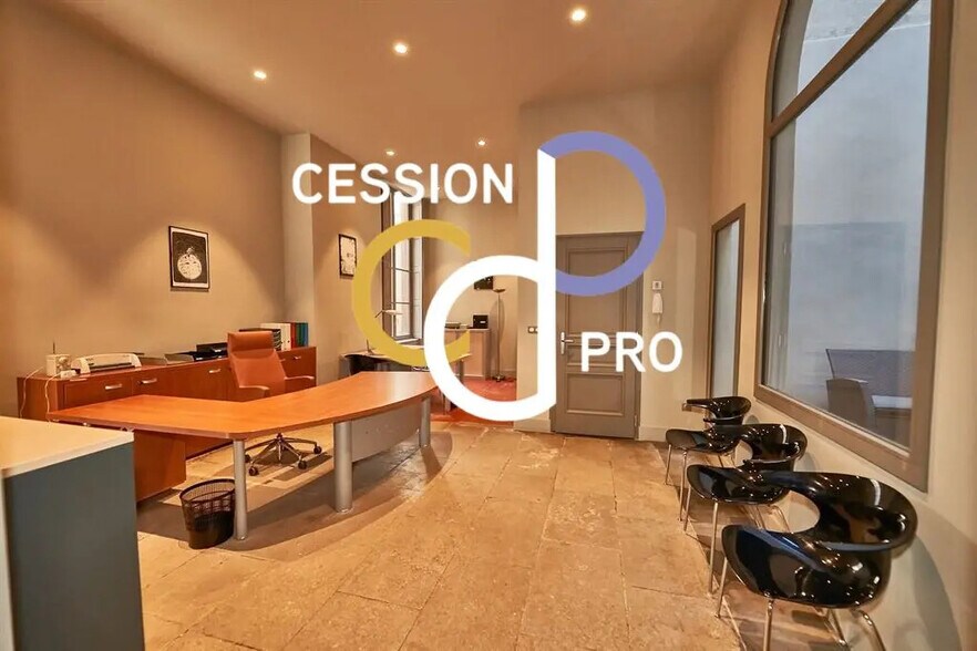Bureau dans Nîmes à vendre - Photo de l’immeuble – Image 2 sur 9