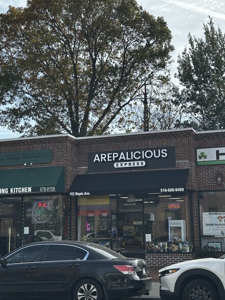 182 Maple Ave, Rockville Centre, NY à vendre - Photo de l’immeuble – Image 3 sur 5