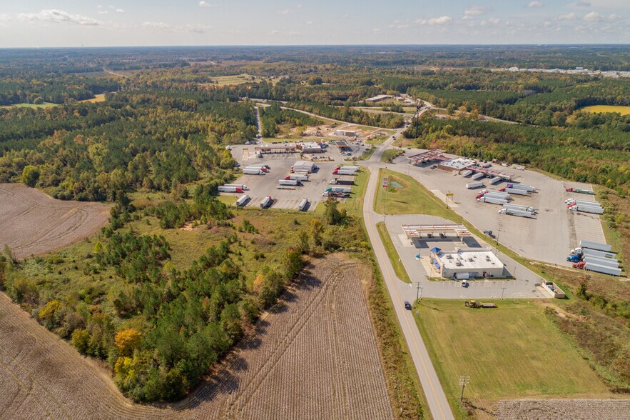 700 Moores Ferry Rd, Skippers, VA à vendre - Aérien – Image 2 sur 14