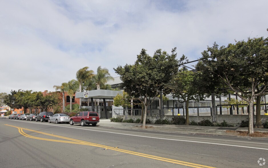 901 Gilman St, Berkeley, CA à louer - Photo de l’immeuble – Image 3 sur 24