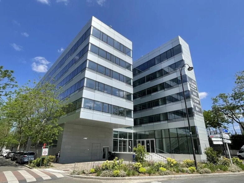 1 Place Renault, Rueil-Malmaison à louer - Photo de l’immeuble – Image 1 sur 18