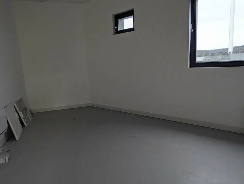 Bureau dans Le Grand-Quevilly à louer - Photo de l’immeuble – Image 1 sur 3