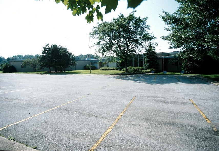 34199 Curtis Blvd, Eastlake, OH à vendre - Photo de l’immeuble – Image 3 sur 6