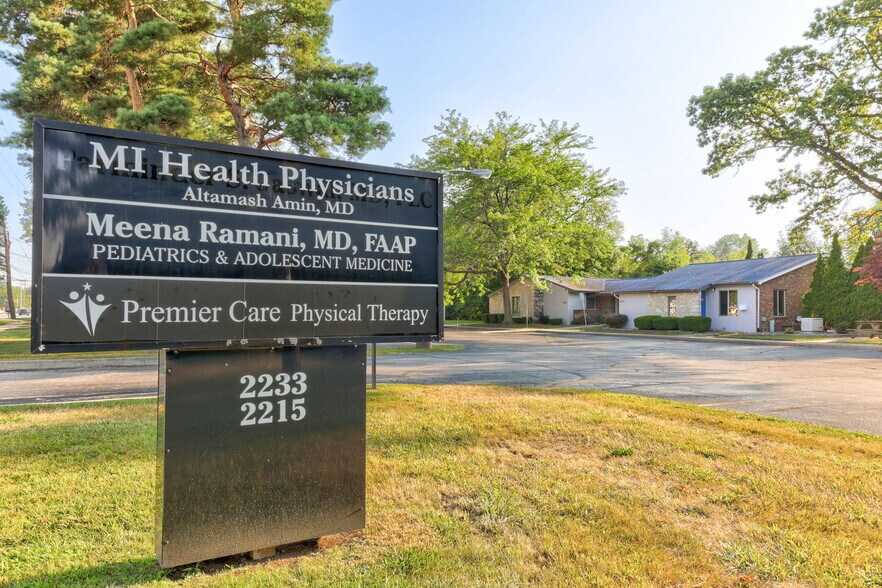 2215 N Center Rd, Saginaw, MI à vendre - Photo de l’immeuble – Image 3 sur 29