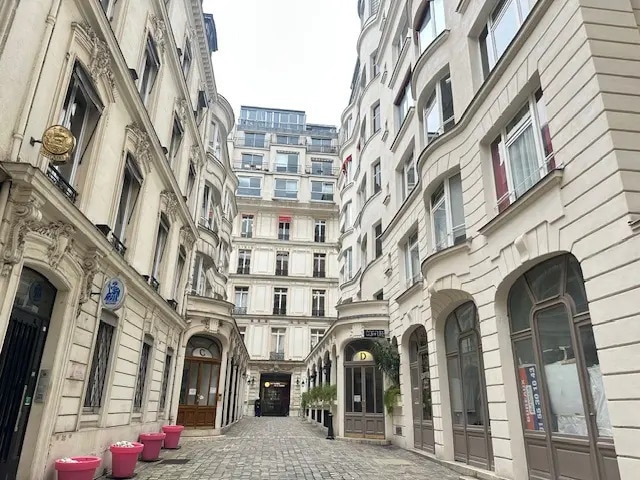 Bureau dans Paris à louer - Photo de l’immeuble – Image 1 sur 15