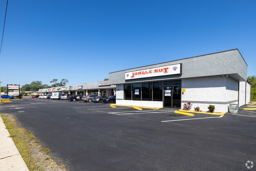 324 W Burleigh Blvd, Tavares, FL à louer - Photo de l’immeuble – Image 2 sur 5