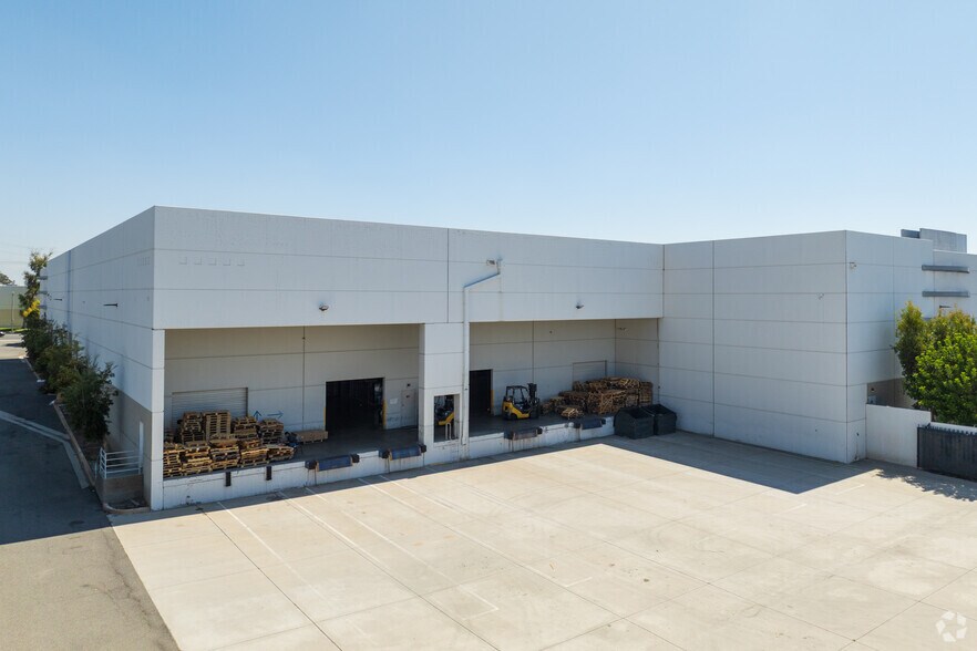 8676 Rochester Ave, Rancho Cucamonga, CA à louer - Photo de l’immeuble – Image 3 sur 5