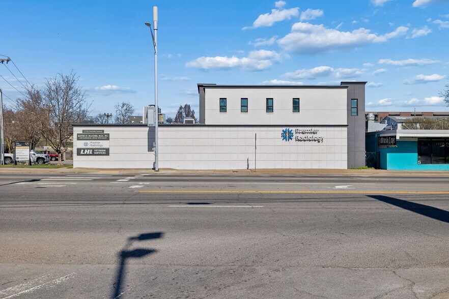 1718 Charlotte Ave, Nashville, TN à louer - Photo principale – Image 1 sur 39