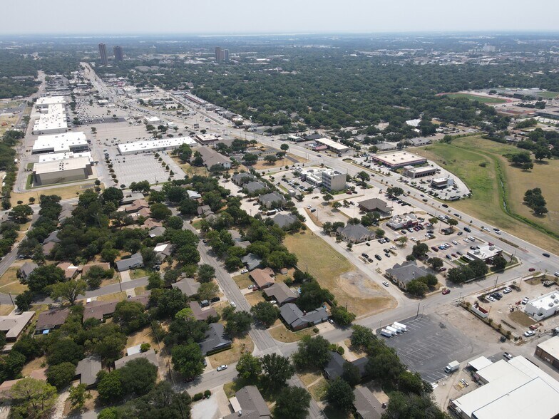 1801-1813 Hinkle Dr, Denton, TX à vendre - Aérien – Image 3 sur 15
