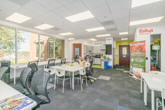 1100 Main St, Woodland, CA à louer Photo intérieure– Image 2 sur 2