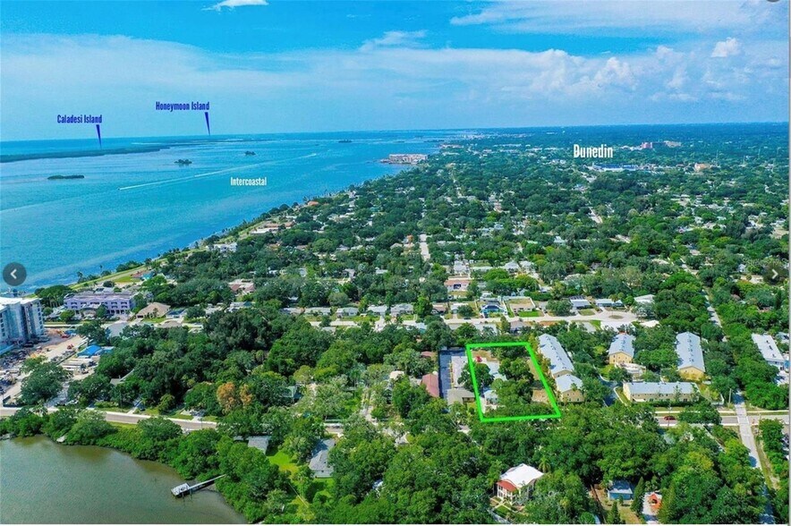1102 Sunset Point Rd, Clearwater, FL à vendre - Photo de l’immeuble – Image 3 sur 29