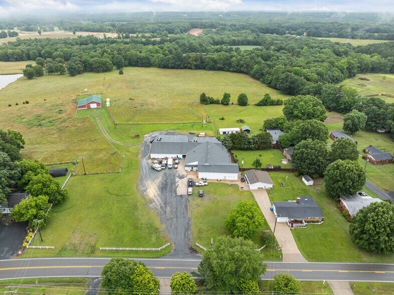 704 N Central Ave, Locust, NC à louer - Photo de l’immeuble – Image 3 sur 64