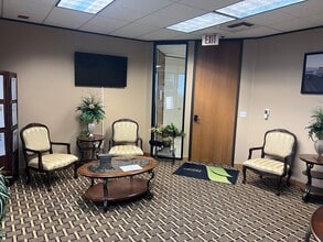 5060 California Ave, Bakersfield, CA à louer Photo intérieure– Image 2 sur 7