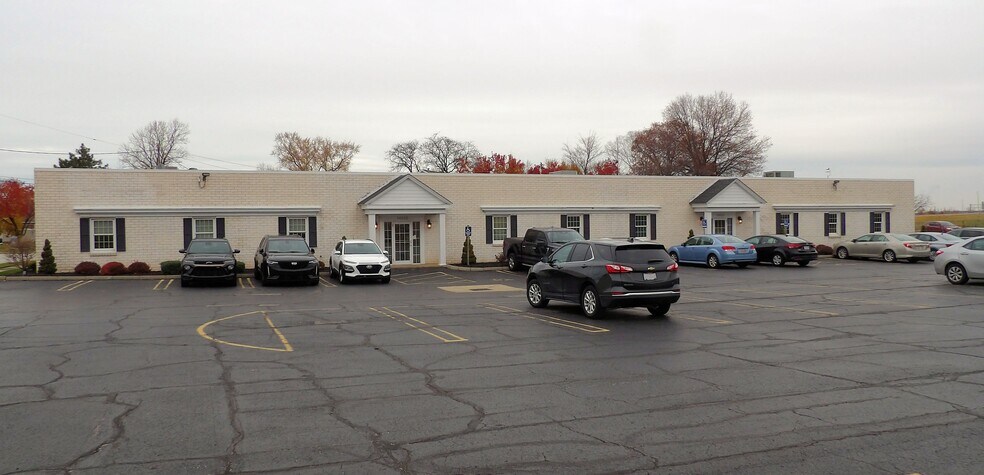 36615 Vine St, Willoughby, OH à louer - Photo de l’immeuble – Image 1 sur 17