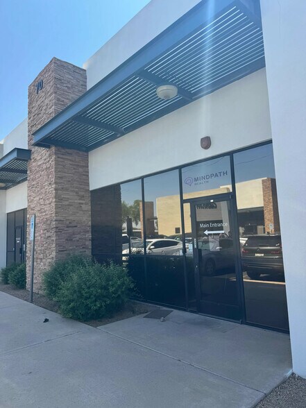 70 N McClintock Dr, Chandler, AZ à louer - Photo de l’immeuble – Image 2 sur 4