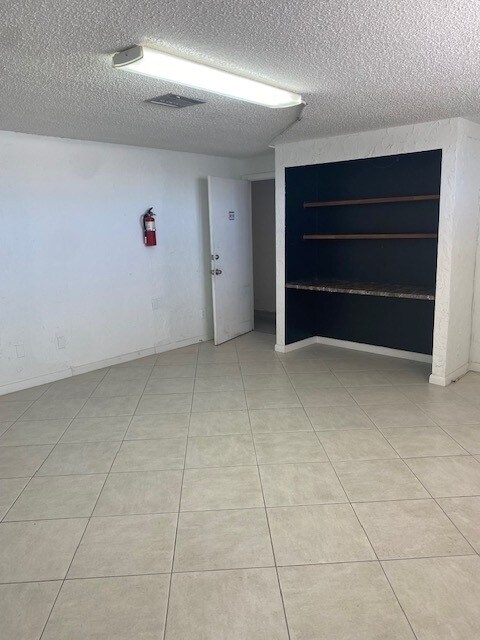 5800 Houchin St, Naples, FL à louer Photo de l’immeuble– Image 1 sur 9
