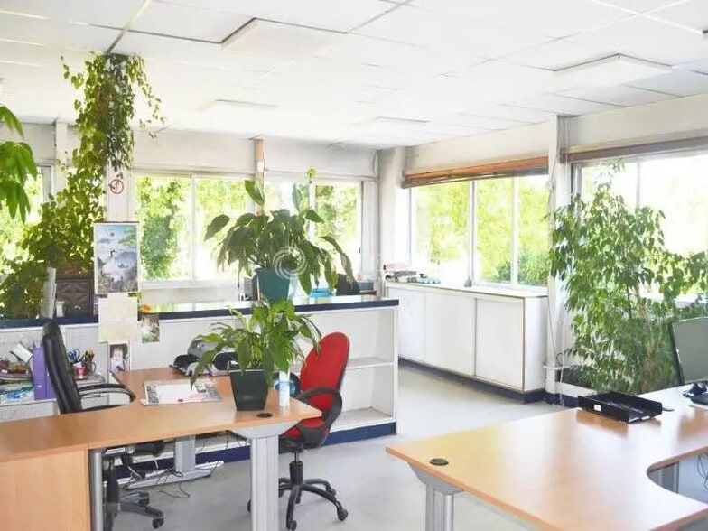 Industriel/Logistique dans SAINT-OUEN-L'AUMONE à louer - Photo intérieure – Image 3 sur 12