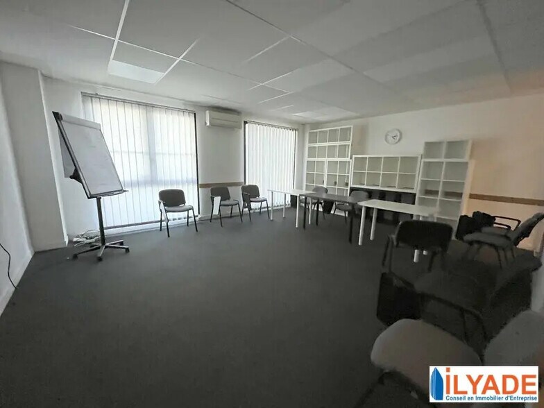 Bureau dans Aubagne à vendre - Photo de l’immeuble – Image 2 sur 6