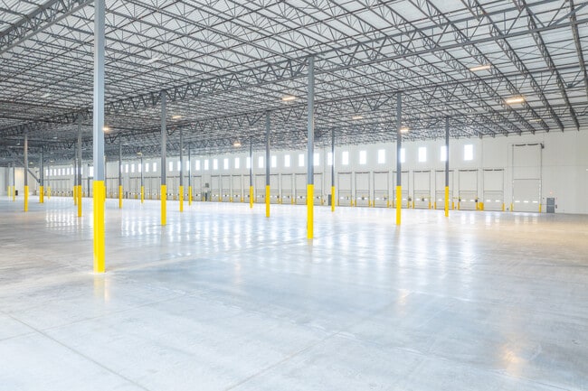 Plus de détails pour 55 Paradise Ln, Bay Shore, NY - Industriel/Logistique à louer