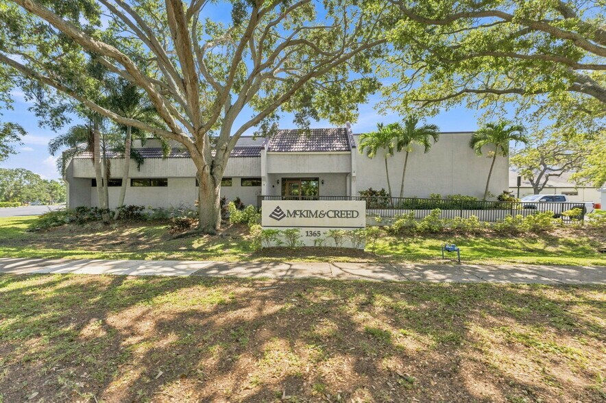 1365 Hamlet Ave, Clearwater, FL à louer - Photo de l’immeuble – Image 1 sur 68