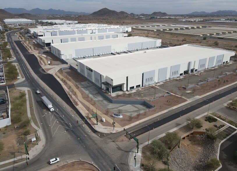23555 N 7th Ave, Phoenix, AZ à louer - Photo de l’immeuble – Image 2 sur 6