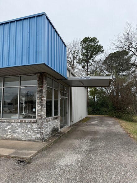 1705 S Mobberly Ave, Longview, TX à vendre - Photo de l’immeuble – Image 2 sur 9
