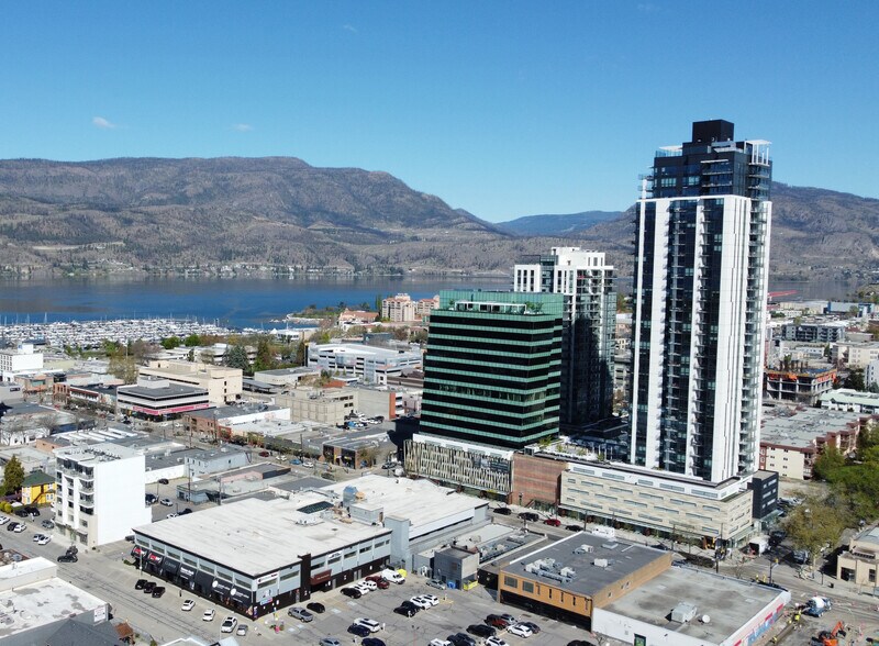 591 Bernard Av, Kelowna, BC à vendre - Photo de l’immeuble – Image 2 sur 5